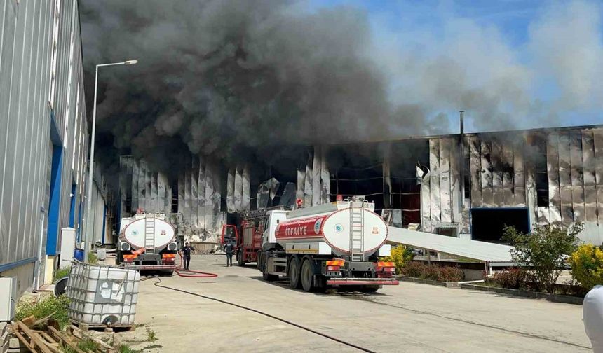 Tekirdağ’da fabrika yangınında patlama sesleri