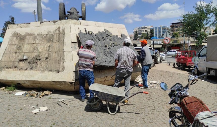 Topçu Meydanı’nın simgesi 12’ler anıtı yenileniyor