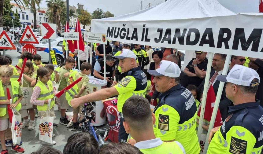 Trafik kurallarını uygulamalı şekilde öğrendiler