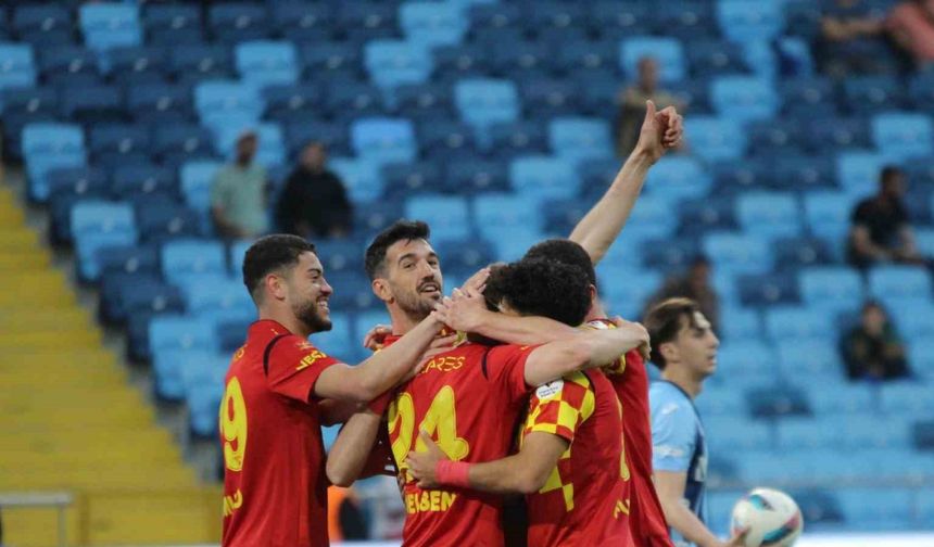 Trendyol Süper Lig: Adana Demirspor: 1 - Göztepe: 2 (İlk yarı)