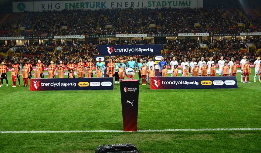 Trendyol Süper Lig: Kayserispor: 2 - Antalyaspor: 1 (İlk yarı)