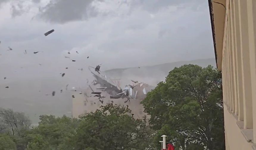Tunceli’deki fırtınada çatı saniyeler içerisinde parçalandı