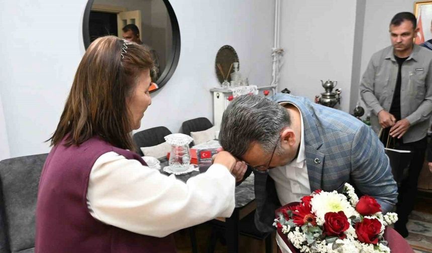 Vali Aksoy’dan Anneler Günü’nde şehit annesine ziyaret
