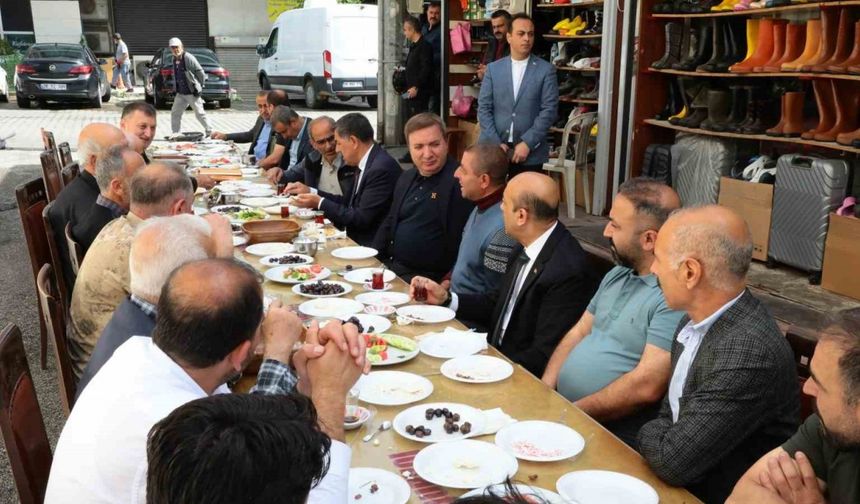 Vali Aydoğdu Buğday Meydanı esnafıyla bir araya geldi