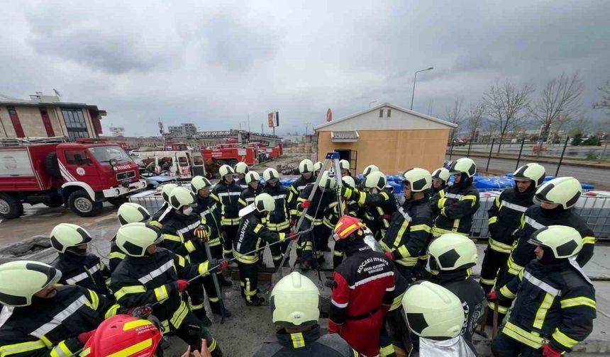 Yeni itfaiyeciler göreve hazır