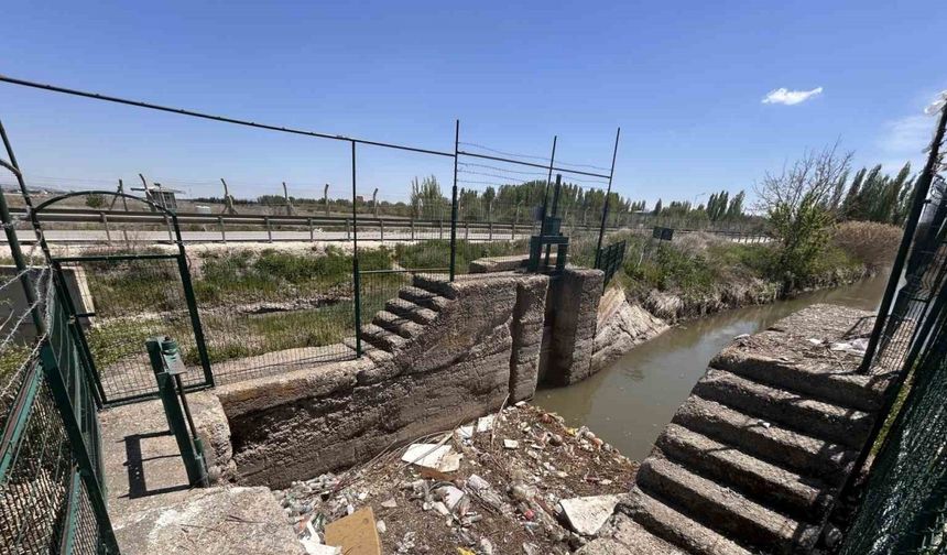 Yeşiltepe’deki sulama kanalı güvenlik önlemlerinin yetersizliğiyle dikkat çekiyor