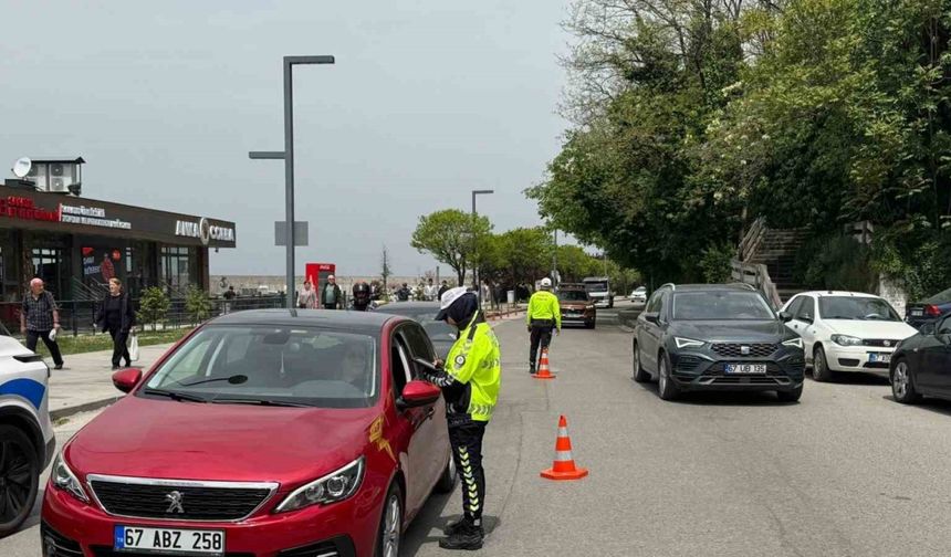Zonguldak’ta trafik denetimi; sürücülere evrak kontrolü yapıldı