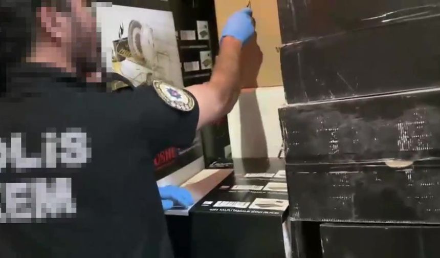Züccaciye ürünlerinin arasında 35 bin paket kaçak sigara ele geçirildi