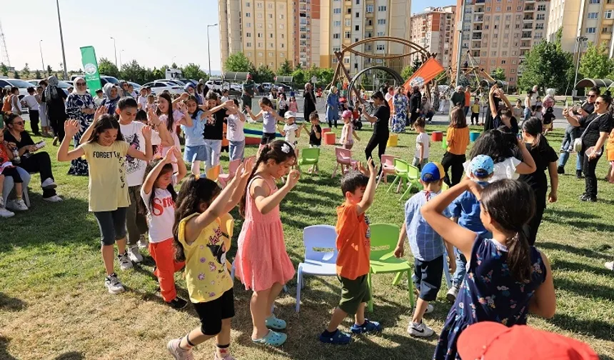 Kayseri Talas Belediyesi'nden çocuklara karne hediyesi