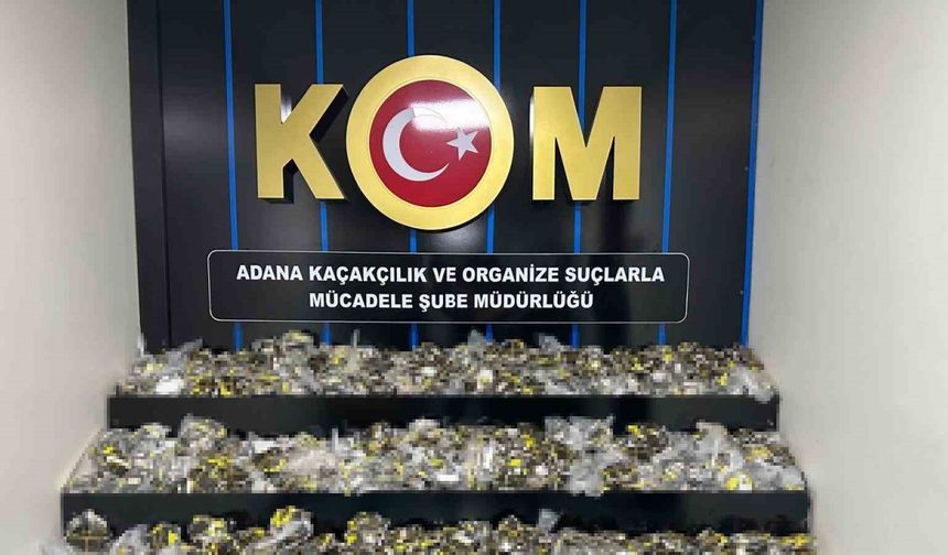 Adana’da 1 tondan fazla tütün, binlere sahte bandrol ele geçirildi