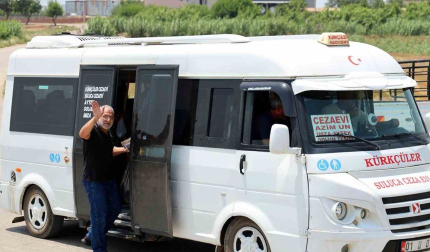 Adana’da tahliyeler başladı: Cezaevinden çıkanlar yakınlarıyla hasret giderdi