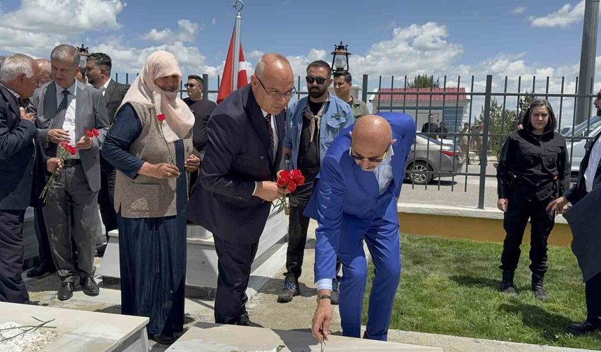 Ağrı’da şehitler bayram öncesi anıldı