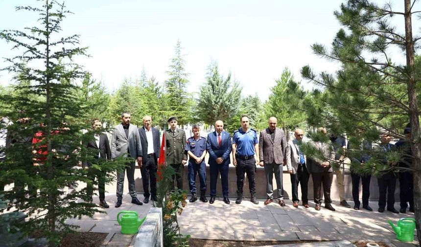 Alaca protokolü bayramda şehitleri unutmadı