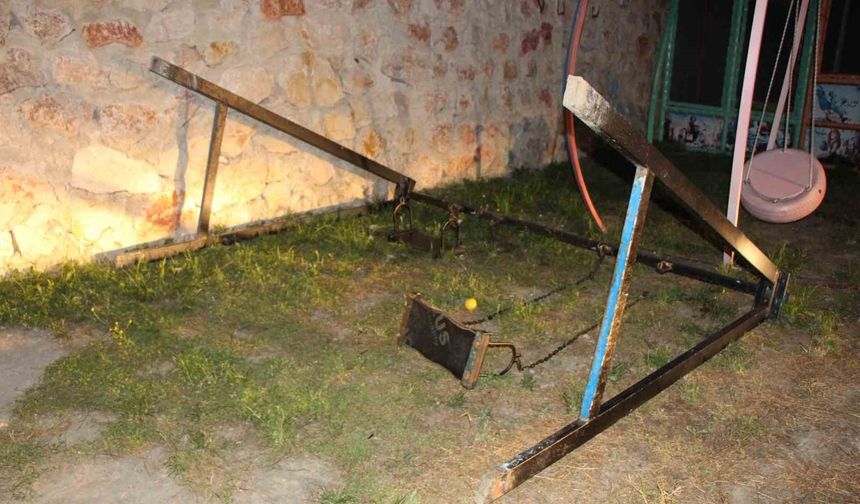 Amasya’da devrilen salıncaktan düşen 4 yaşındaki çocuk hayatını kaybetti