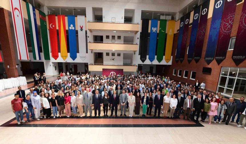 Anadolu Üniversitesi bayramlaşma töreninde bir araya geldi