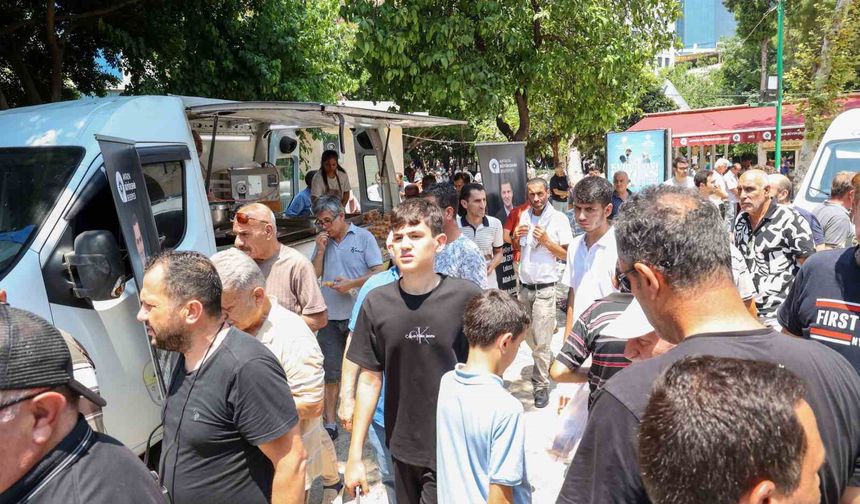 Antalya Büyükşehir Belediyesi’nden Ferdi Zeyrek için lokma dağıtımı