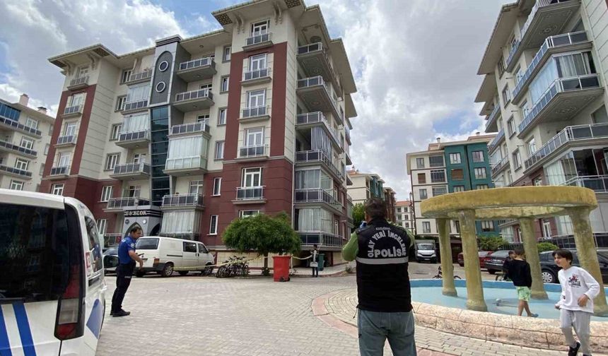 Apartmanın 5’inci katından düşen 2 yaşındaki çocuk hayatını kaybetti