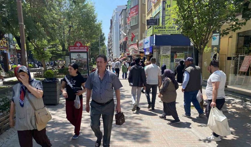 Arefe gününde vatandaşlar çarşıya akın etti