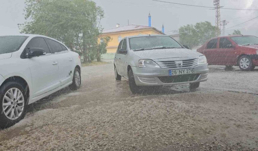 Aydınlar beldesinde yağmur ve dolu yağışı