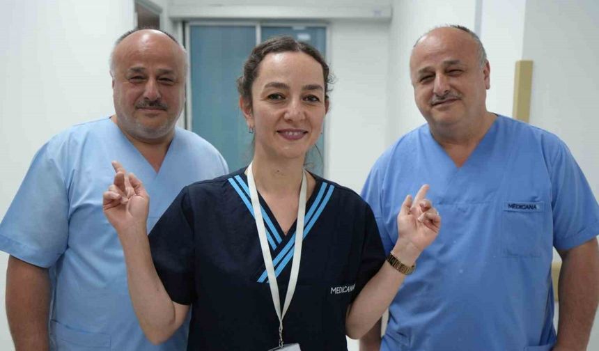 Aynı hastanede çalışan ikizleri görenler ’gözlerini ovalıyor’