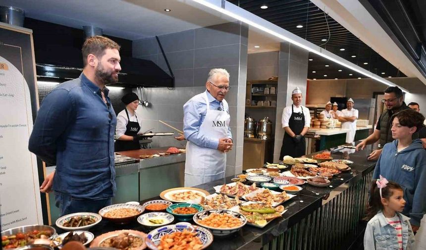 Başkan Büyükkılıç mutfak sanatları merkezinin yemeklerini tanıttı