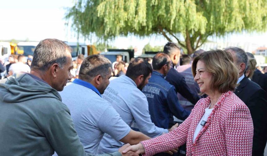 Başkan Ünlüce personelle bayramlaştı