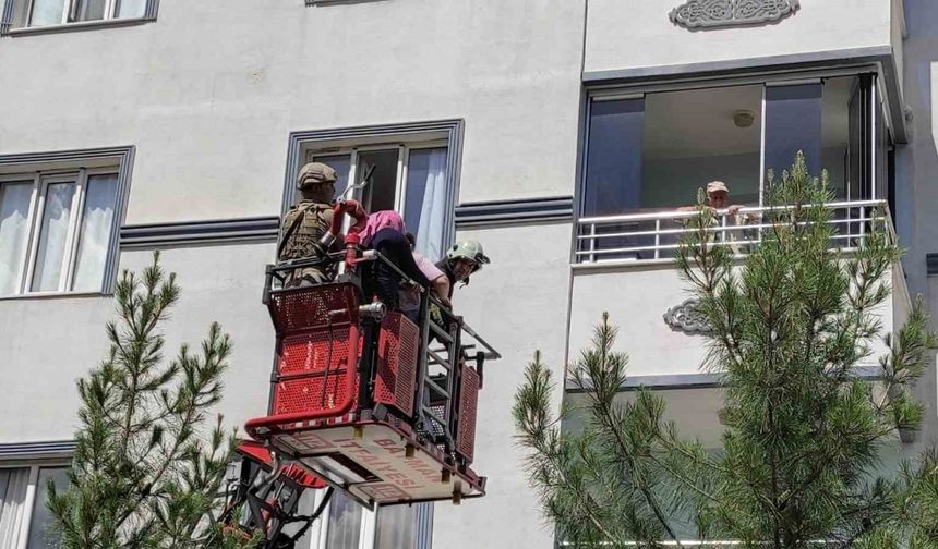 Batman’da çocukları tarafından tahra ile rehin alınan anne, baba ve kızları kurtarıldı
