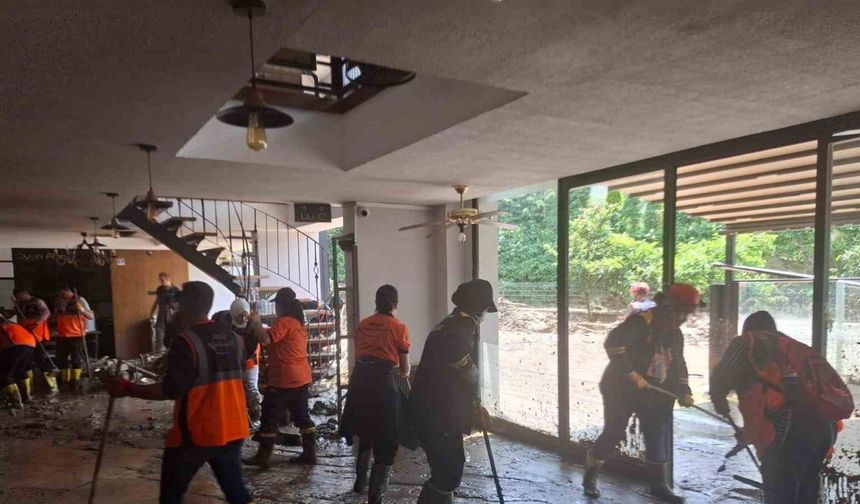 Bayburt AFAD ekibi sel felaketinin yaşandığı Trabzon’a destek ekip olarak gönderildi
