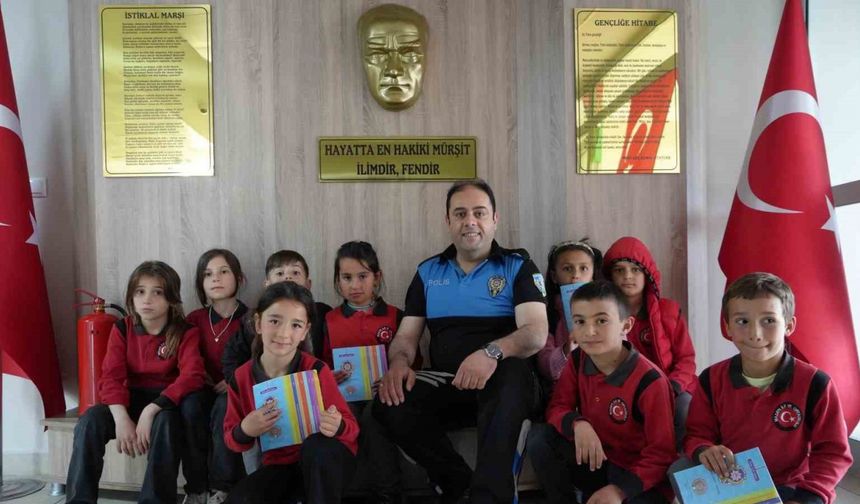 Bayburt polisi öğrencileri bilgilendirmeye devam ediyor