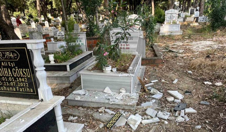 Bayram arifesinde mezarlığa gelen vatandaşlar hayatlarının şokunu yaşadı