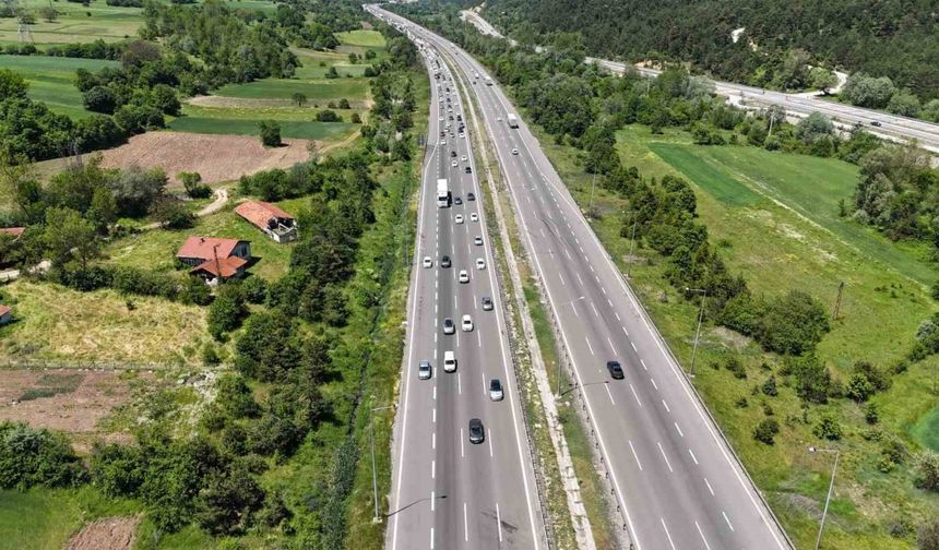 Bayram trafiği sürüyor: Bolu’da kilometrelerce kuyruk