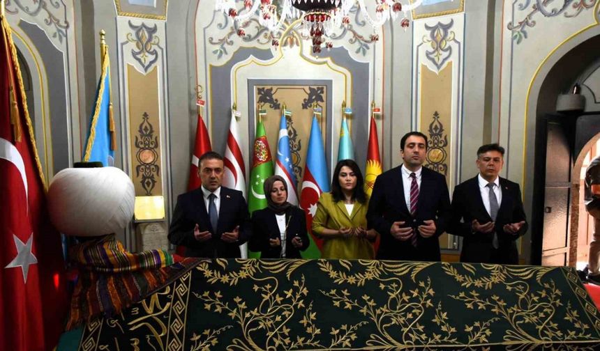Bilecik Valisi Sözer Ertuğrul Gazi’nde dua ederek göreve başladı
