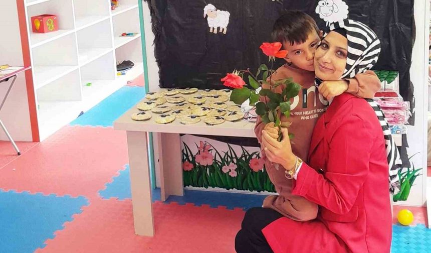 Birsen öğretmen gerçekleştirdiği etkinliklerle herkesin takdirini kazandı