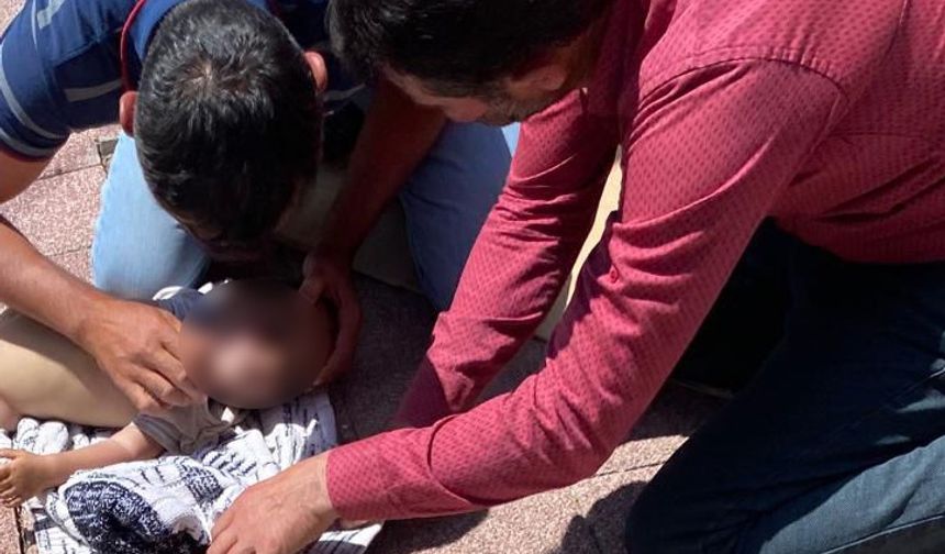 Boğulma tehlikesi geçiren Muhammed bebeği 40 dakikalık kalp masajıyla hayata döndü