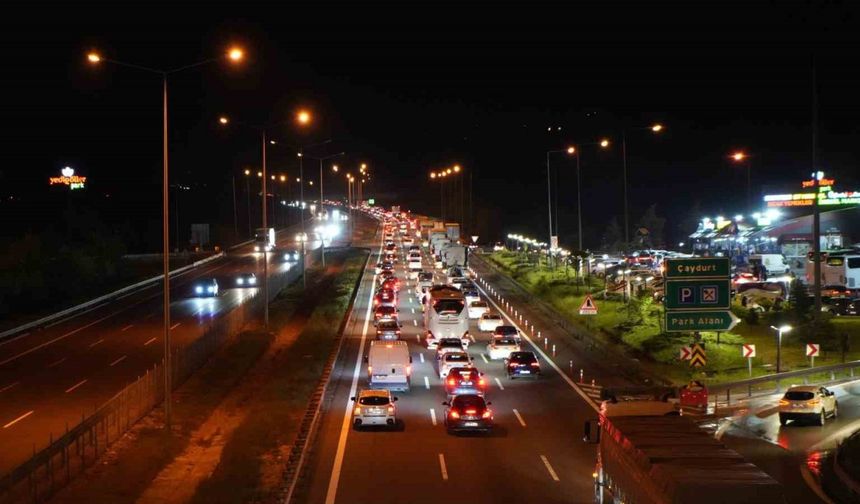 Bolu geçişinde trafik durma noktasına geldi