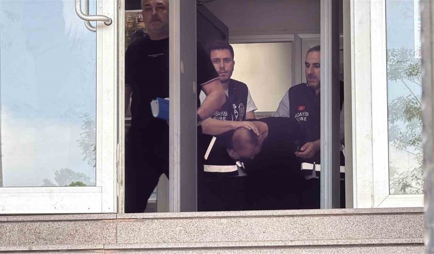 Boşandığı eşini ruhsatsız silahla öldürmüştü, tutuklandı