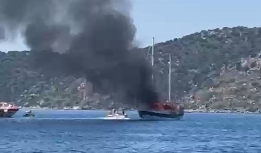 Bozburun’da teknede yangın: Açığa alınan tekne battı