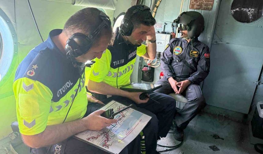 Bursa’da tatil trafiğine jandarmadan helikopterle denetim