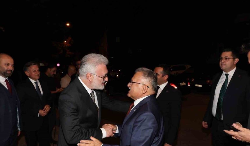 Büyükkılıç: "Memleketimiz için yapılan her türlü hizmette sadece elimizi değil, gövdemizi taşın altına koymaya hazırız"