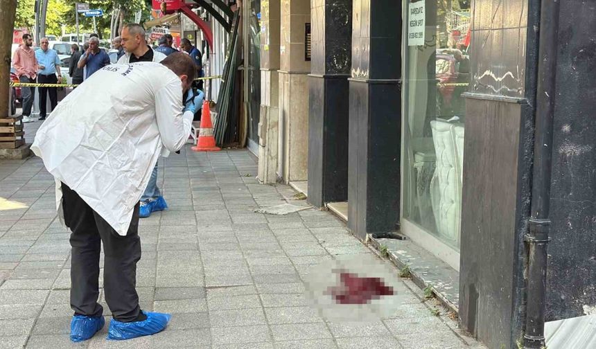 Caddede başından vuruldu, hastanede hayatını kaybetti