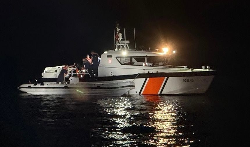 Çanakkale’de 18 kaçak göçmen ile 1 insan kaçakçısı yakalandı