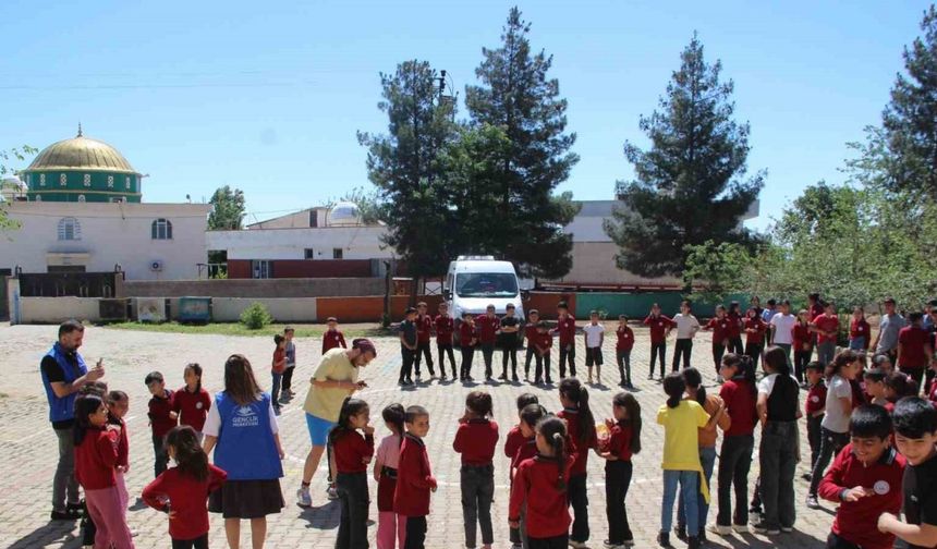 Cizre’de öğrenciler "Merkezim Her Yerde" Projesiyle doyasıya eğleniyor