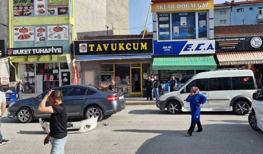 Çorum’da 3 aracın karıştığı kaza kamerada