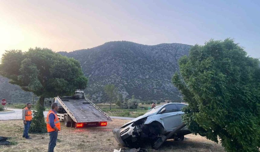 Çorum’da iki otomobil çarpıştı: 2 yaralı
