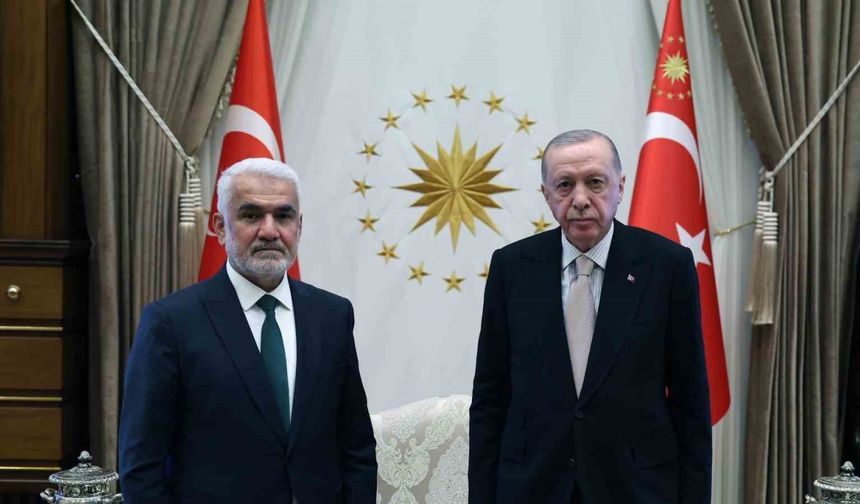 Cumhurbaşkanı Recep Tayyip Erdoğan, Hür Dava Partisi (HÜDA PAR) Genel Başkanı Zekeriya Yapıcıoğlu’nu Cumhurbaşkanlığı Külliyesi’nde kabul etti.