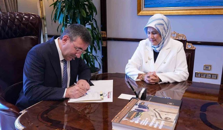 Cumhurbaşkanı Yardımcısı Yılmaz kurban vekaletini Türk Kızılay’a verdi