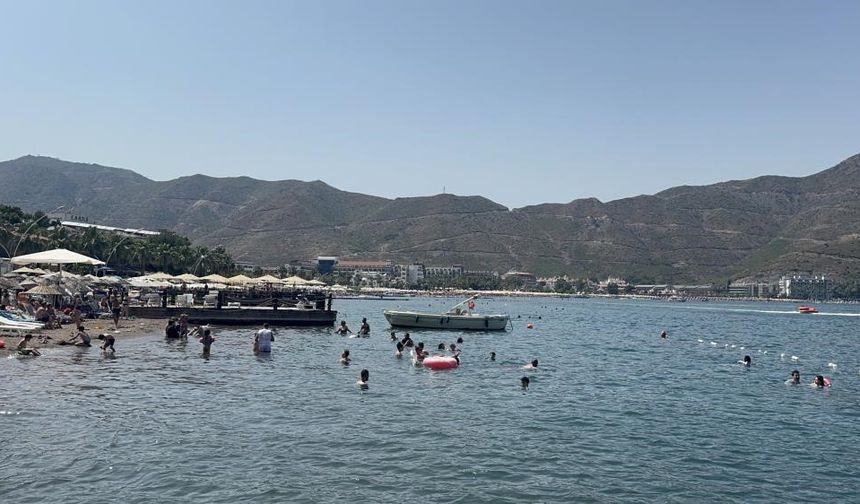 Denizde boğulma tehlikesi geçiren şahıs hastaneye kaldırıldı