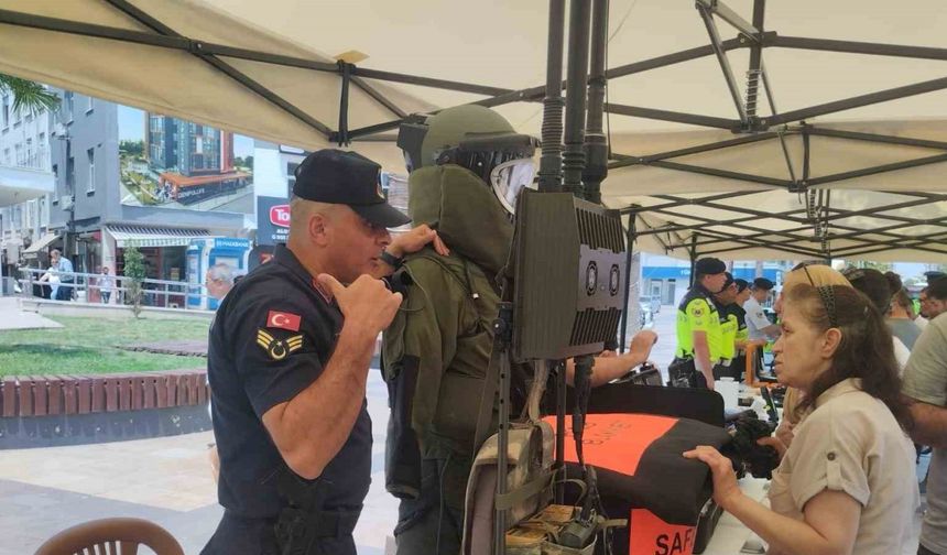 Denizli İl Jandarma Komutanlığı teknolojik donanımını vatandaşlara tanıttı