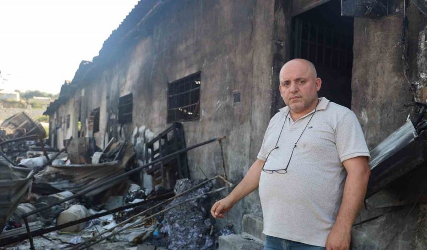Depremden kurtardığı tekstil ürünlerinin ve makinelerin küle dönmesiyle 10 milyon TL’lik kayba uğradı