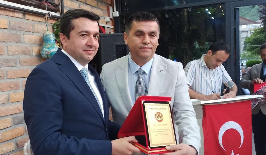 Devrek Kaymakamı veda yemeğinde göz yaşlarına hakim olamadı